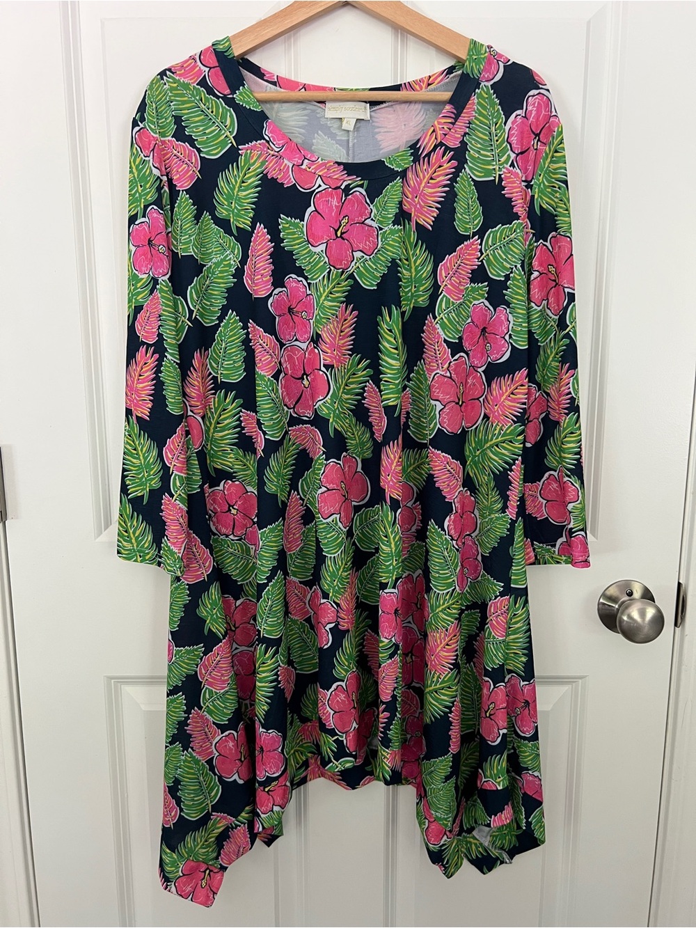 Simply Southern Navy Tunic with Pink Floral &‎ Green Leaves